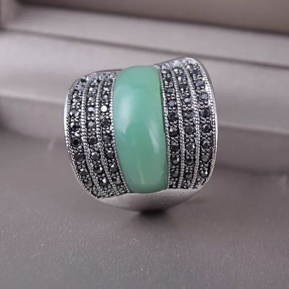 Retro Marcasite Resin Wide Band Ring - Picture 7 of 16